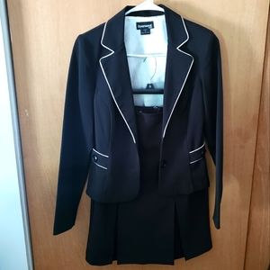 Women's Business Suit Set (black blazer and skirt)
